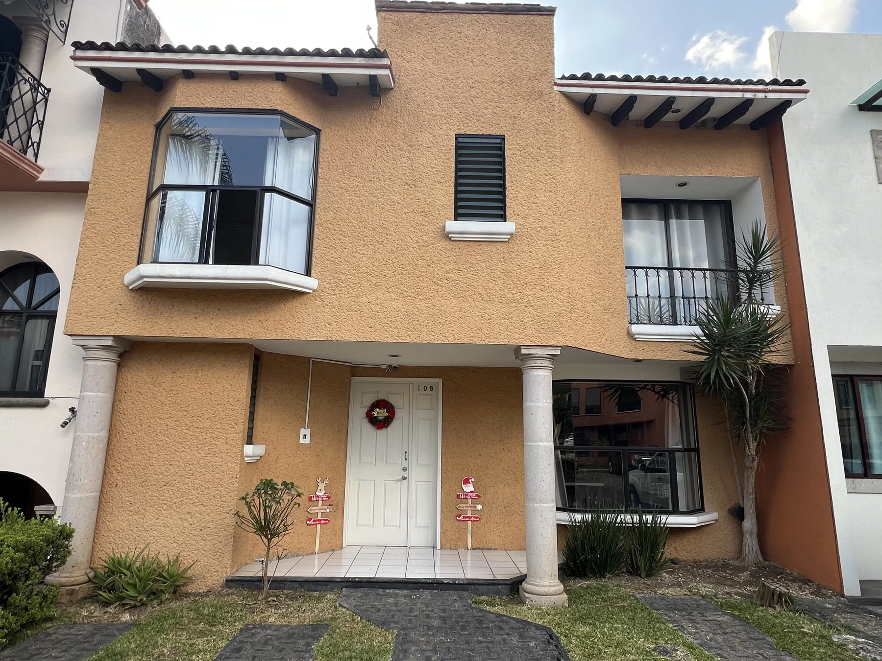 Casa Eucaliptos 108 — fachada, antes