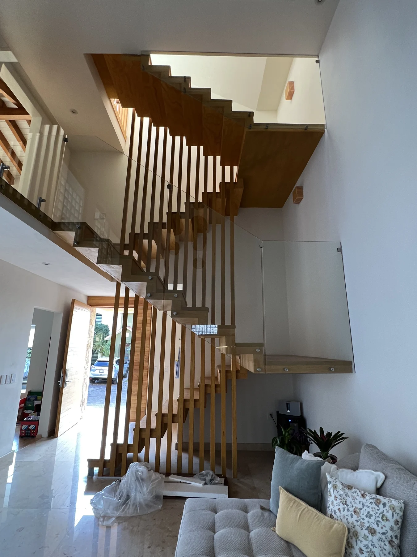 Casa Eucaliptos 141 — escalera